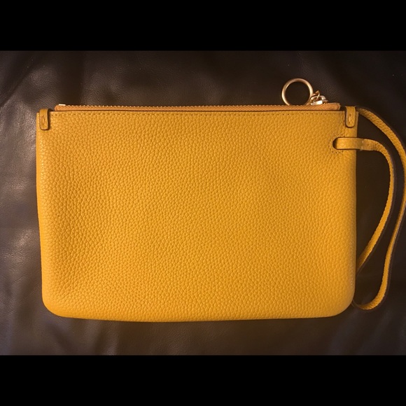 💯NWT !! Tory Burch Wristlet !! - Picture 2 of 7